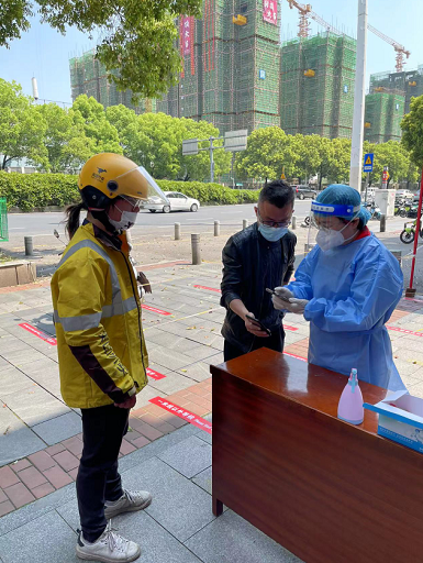 積極聯(lián)動夏家沖社區(qū)  服務居民核酸檢測