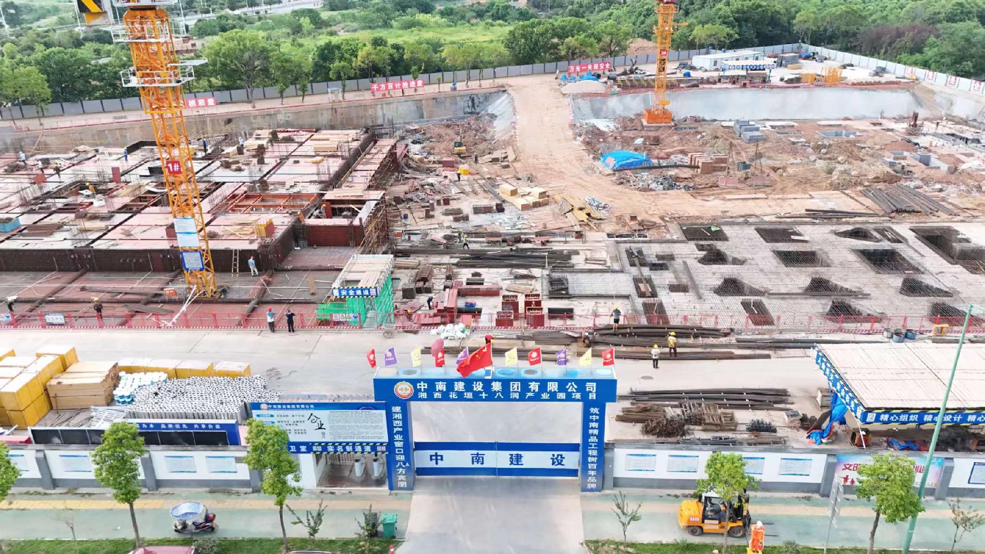 黨旗飄揚(yáng)鑄輝煌  匠心筑夢十八洞 ——湘西花垣十八洞產(chǎn)業(yè)園項(xiàng)目支部建設(shè)專題報(bào)道