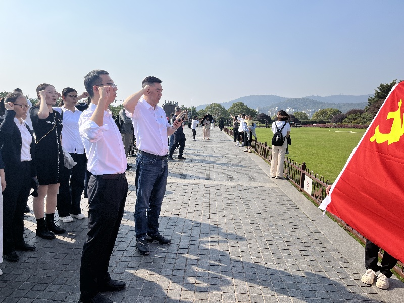 “追尋偉人足跡 傳承革命精神”——中共中南建設(shè)集團(tuán)有限公司機(jī)關(guān)二支部、機(jī)關(guān)四支部聯(lián)合開展主題黨日活動